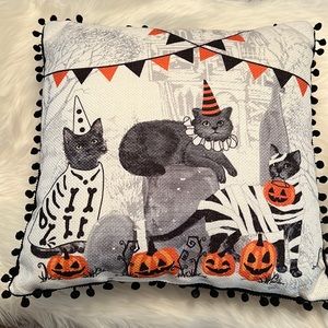 NWOT Loving & Kindness Halloween Cats 🐈‍⬛ Throw Pillow 18” x 18”